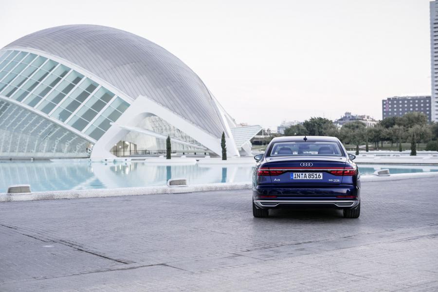  Audi A8 55 TFSI Quattro (D5) 2017 года  (WW) (фото 37 из 40)